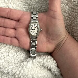 Chic Silver Wristwatch